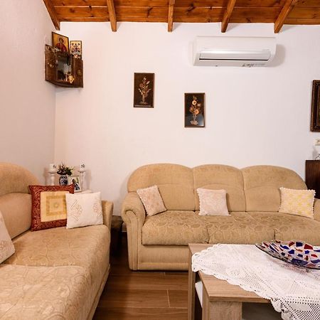 Villa Suzana Mikros Prinos Exterior foto